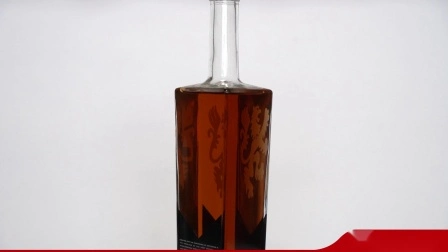 Cina Bottiglie di vetro Fabbrica all'ingrosso Design personalizzato 500ml 750ml Cancella vuota Gin Whiskey Liquore Brandy Vodka Bottiglia di vetro di vino